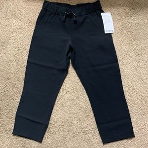 Lululemon on the fly crop
